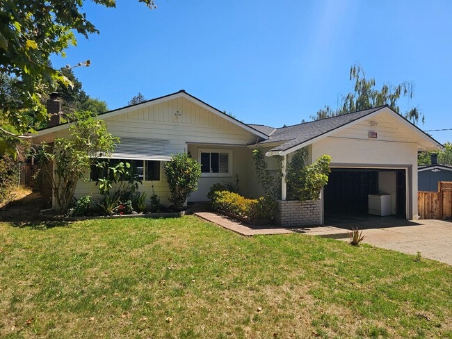 Charming Castro Valley Retreat with 2-Car ... - Charming Castro Valley Retreat with 2-Car ... Casa