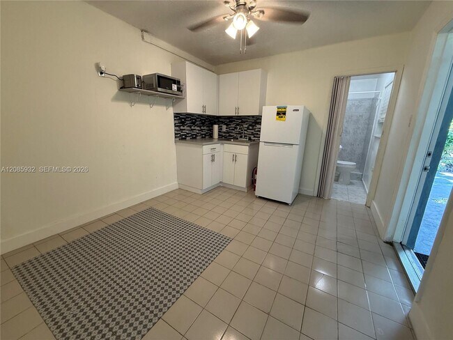 Building Photo - 1405 NW 121st St Unit 2