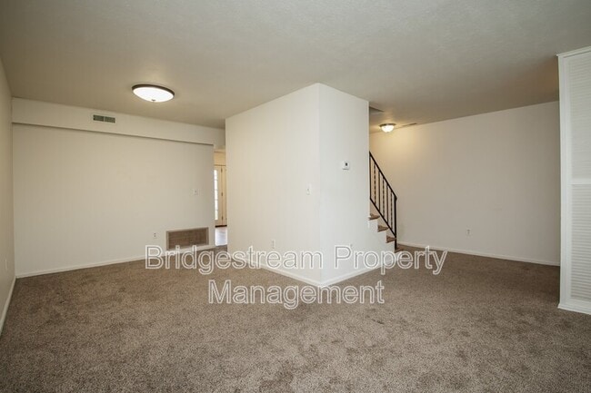 Photo - 656 Randler Ave