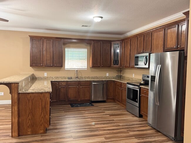 Photo - 111 Grovewood Dr