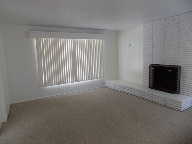 Photo - 221 Longview Ln