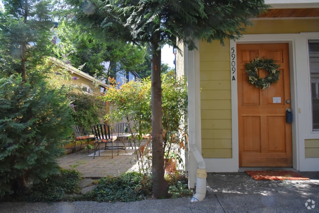 Building Photo - 5909 40th Ave SW Rental