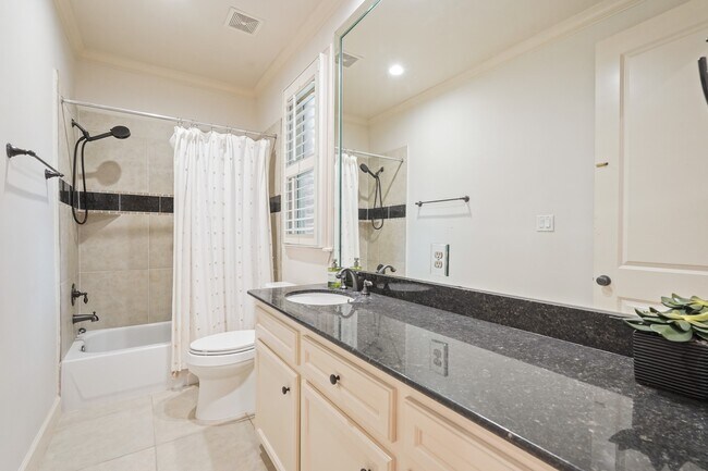 Photo - 521 Lovett Blvd