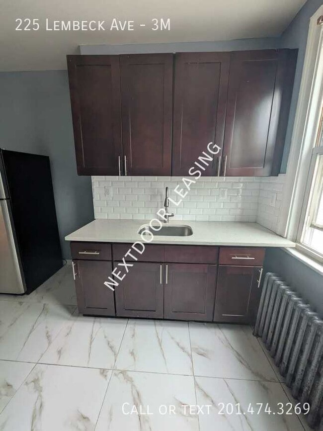 Building Photo - 225 Lembeck Ave Unit 3M