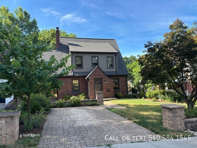 Photo - 2412 Alberta Ave SW
