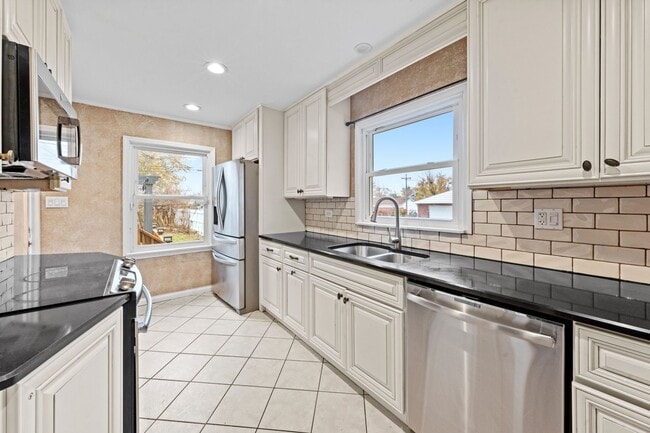 Photo - 5352 W 90th St