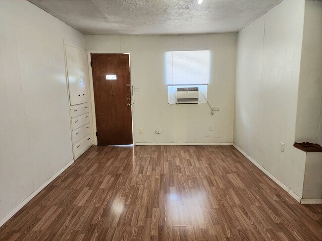 Photo - 521 S Main Ave