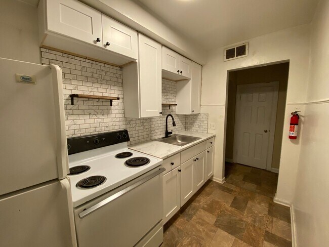 Photo - 447 W Walnut St Unit 14