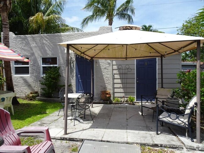 Building Photo - 613 El Vedado Rental