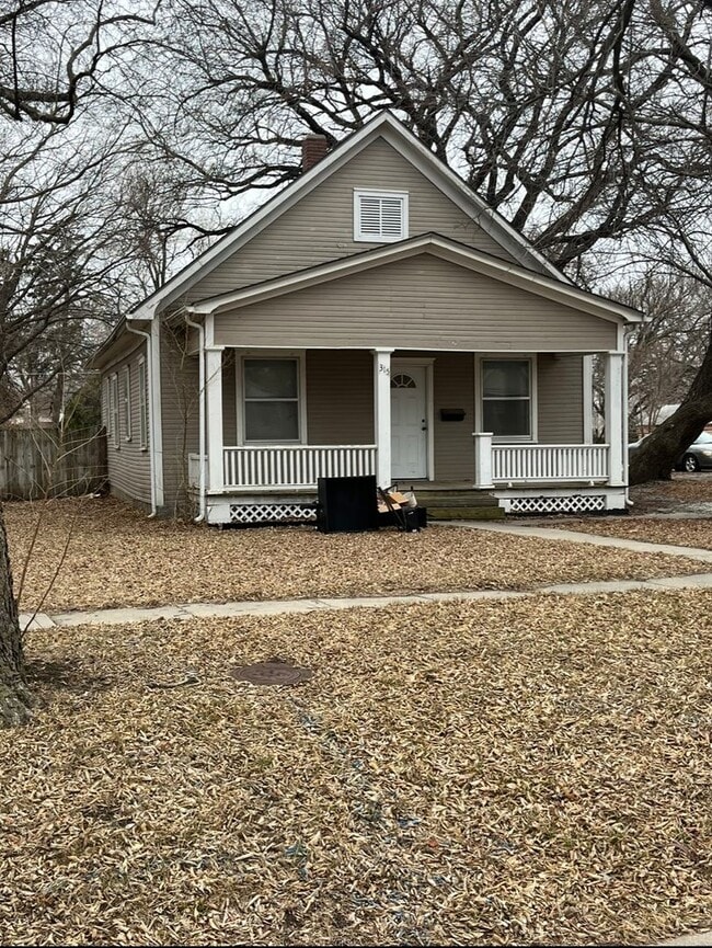 $795 - 2 bed 1 bath - Single Family Home - $795 - 2 bed 1 bath - Single Family Home