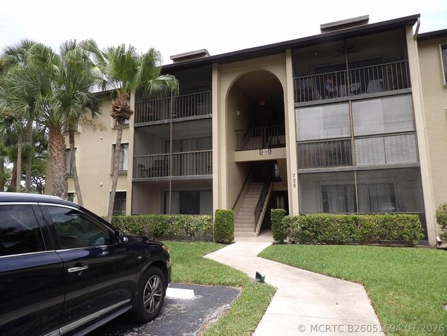 Building Photo - 728 Sunny Pine Way Unit C3