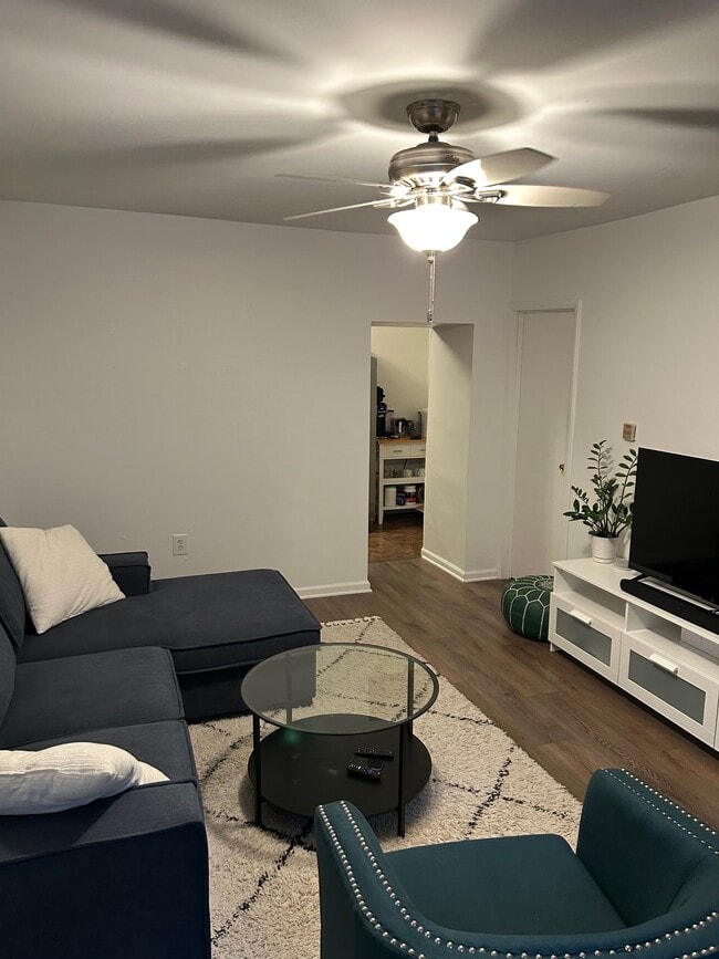 Photo - 353 E Hector St Unidad 1