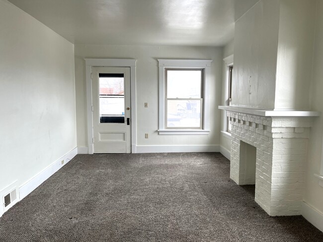 Photo - 225 W 18th St Unit 2