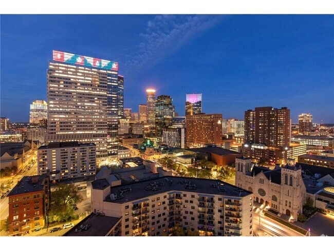 Building Photo - 1225 La Salle Ave Unit 2301 Rental