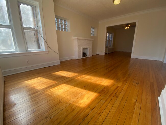 Photo - 4630 S Sawyer Ave Unidad 1st