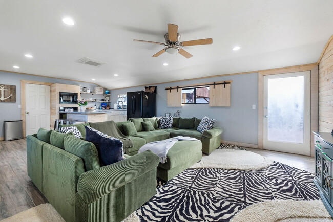 Building Photo - 7625 N Williamson Valley Rd Unit SI FL1-ID1257805P