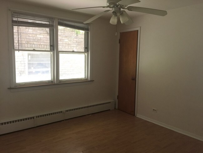 Bedroom - 2623 W Berwyn Ave Unit B