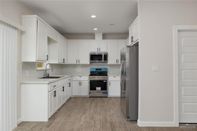 12 B W St
