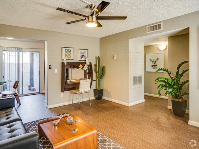 2 BR, 2 BA - 980SF