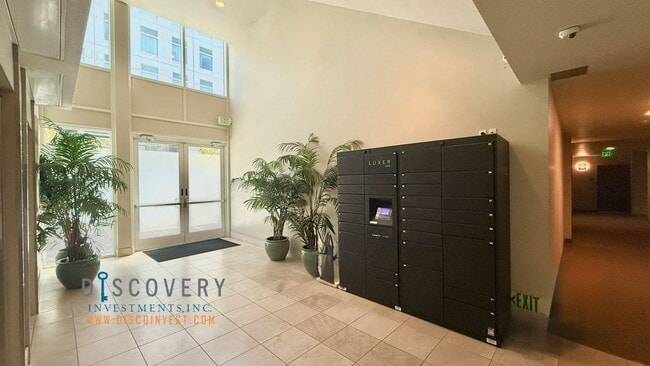 Photo - Large Downtown Oakland Two Bedroom Condomi... Unit 302
