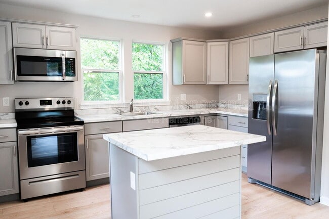 Photo - 614 Hillview Rd