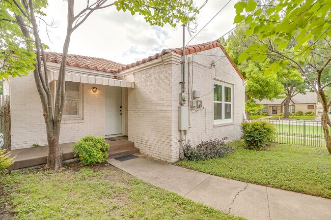 3256 Greene Ave Unidad 3256 Greene Back-27
