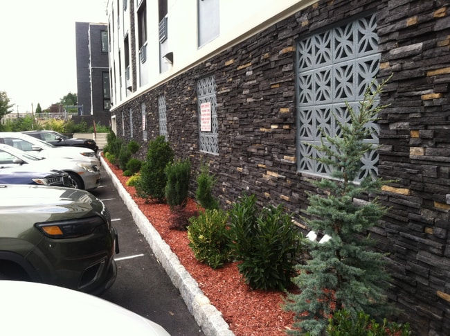 Photo - 208 Undercliff Ave Unit B7