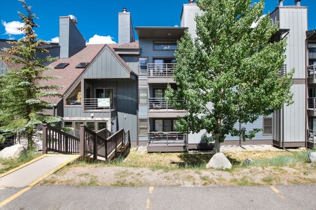 Building Photo - Silverthorne Condo – Winter Seasonal Lease... Unit DD,  408