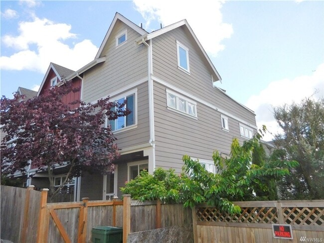 Building Photo - 3Bd/2.5Ba Seattle Townhome
