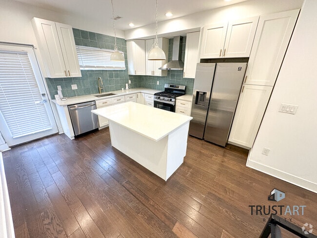 Building Photo - 3 bedroom house with rooftop in Norris Squ...