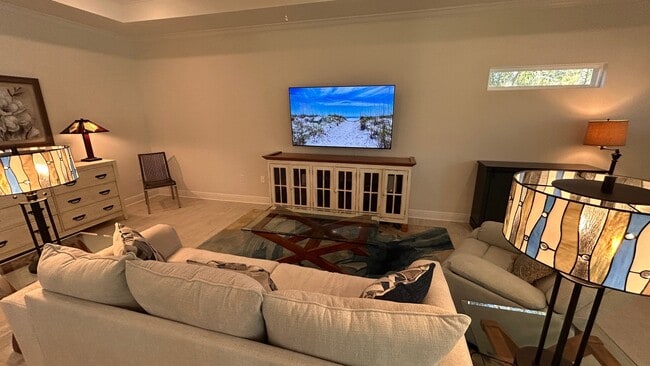 Photo - 1115 N B St