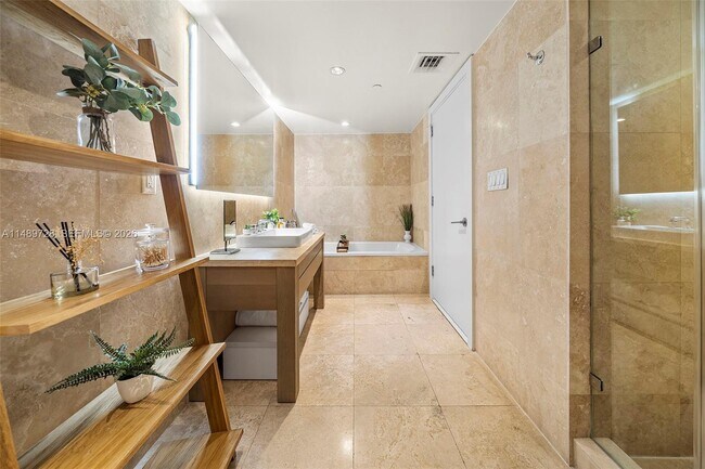 Photo - 102 24th St Unidad 1412