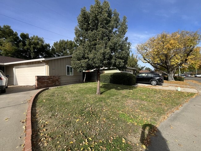 2840 Sarina Ct