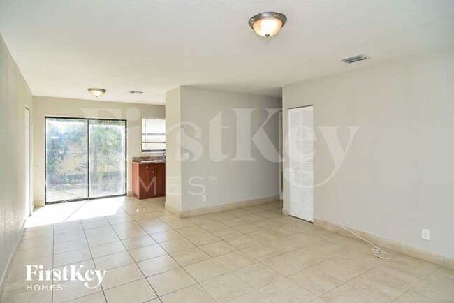 Photo - 4260 SW 18th St