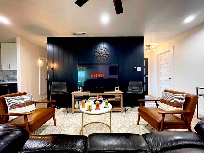 Photo - 512 Eberhart Ln Unit SI ID1492693P