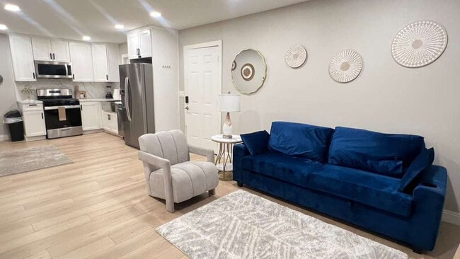 Building Photo - 321 W Park Ave Unit SI ID1475274P