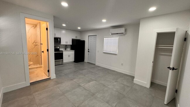 Photo - 1933 Washington St Unit 1935 B