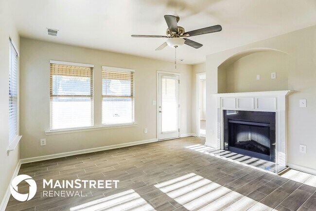 Photo - 4850 Woodford Wy