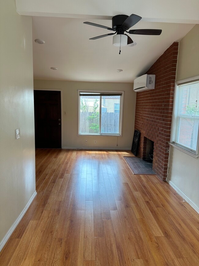 Photo - 3858 Bentley Ave