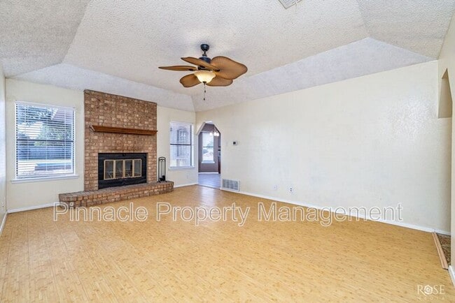 Photo - 1013 Scott Ln