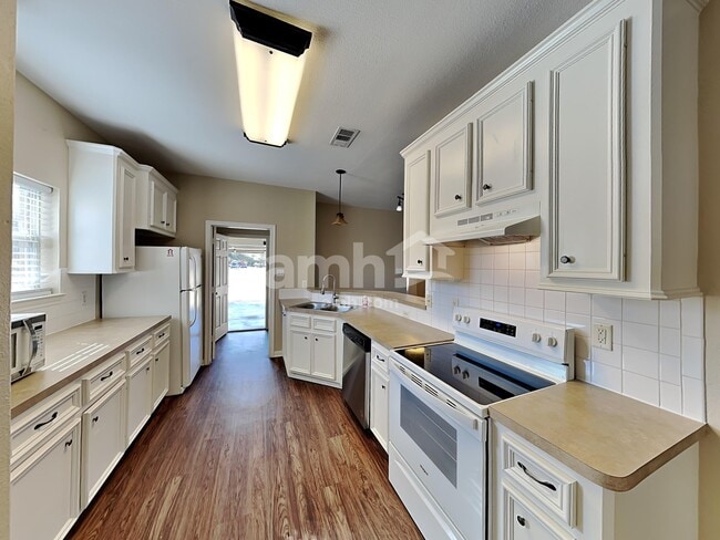 Photo - 13541 Lake Breeze Ln