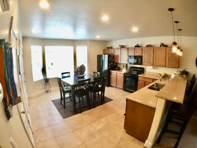 Building Photo - 176 W Barry Links Way