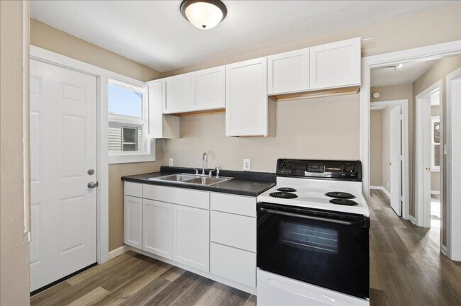 Photo - 4721 E 16th St