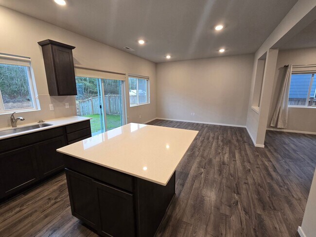 Photo - 3 Bedroom 2.5 Bath Home in Stanwood