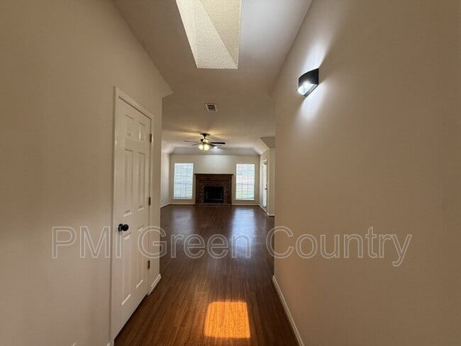 Photo - 1800 W Jefferson St