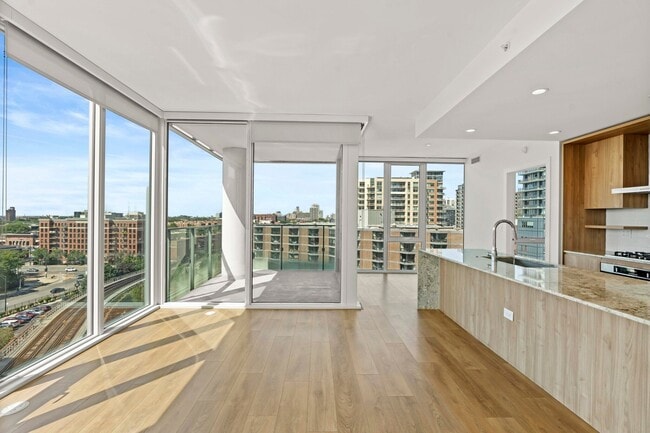 Building Photo - 210 W Hill St Unit 2508
