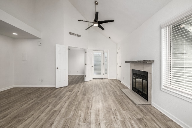 Photo - 8500 E Jefferson Ave Unidad 17C