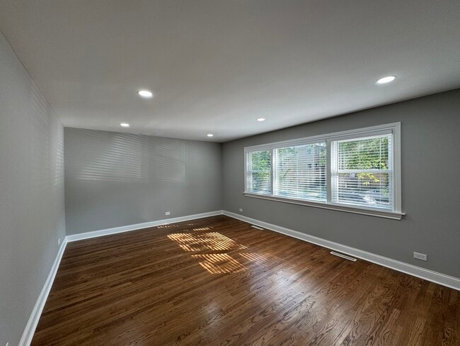 Photo - 6236 N Francisco Ave