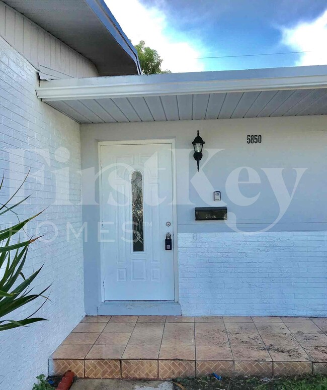 Photo - 5850 NW 118th St