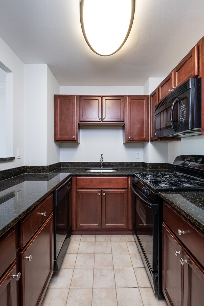 Building Photo - 1410 Columbia Rd Unit 8H